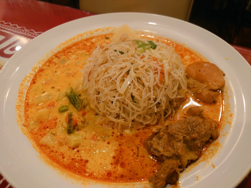people396's tweet photo. お仕事で熊本きたから、スリランカカレー来た。やっぱり旨い。あと辛さ普通で頼んだのに、めっちゃ辛い。
一応オーダーのときに質問してくるけど、店員の気分で辛さ決めてるよな。最高かよ。 https://t.co/9IN6mI1AVF