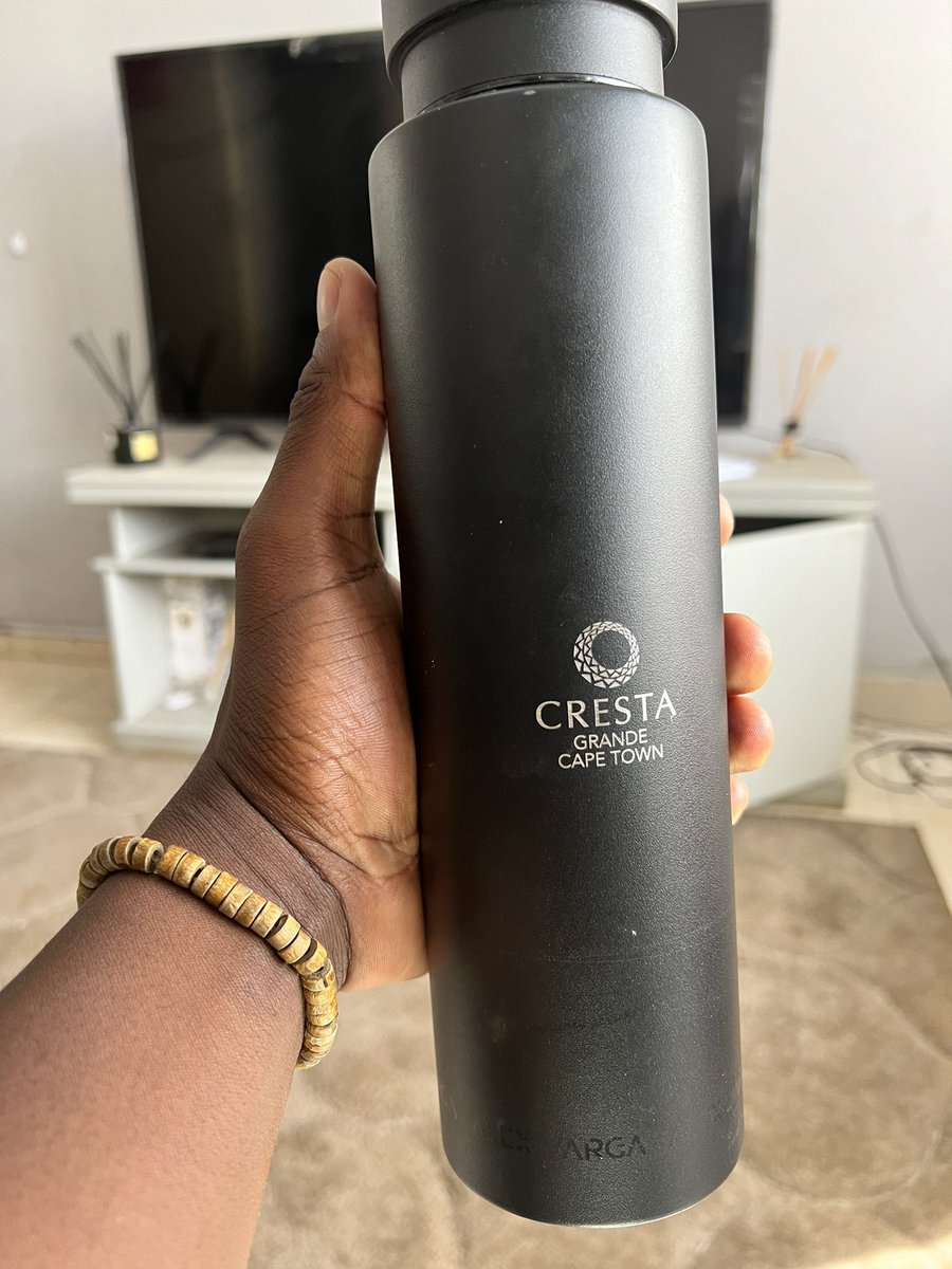 With winter approaching, I’ve got my flask ready from my favorite hotel group @CrestaHotels. It serves me so well on my travels, and each time I see the calabash, I get a smile on my face. “Where one smile starts another..” #TravelZimbabwe