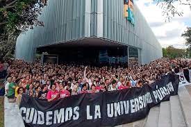 VLeviLab's tweet photo. Es fácil tener superávit si no se paga lo esencial: jubilaciones, remedios y alimentos para quien los necesita.  Si se destruyen Universidad y Ciencia, recursos fundamentales para el desarrollo argentino. 
No es superávit: es una deuda acumulada que produce daños irreparables. https://t.co/uGKIB8DZl5