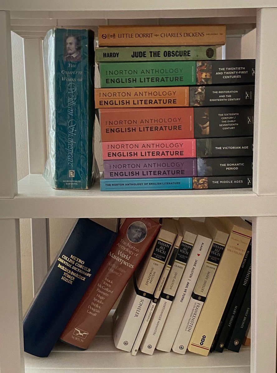 Batu_I6's tweet photo. #dunyakitapgunu ve #23NisanUlusalEgemenlik 'in aynı gün olması?  atam bunu da mı be...🖤 https://t.co/AMRbQVspiF