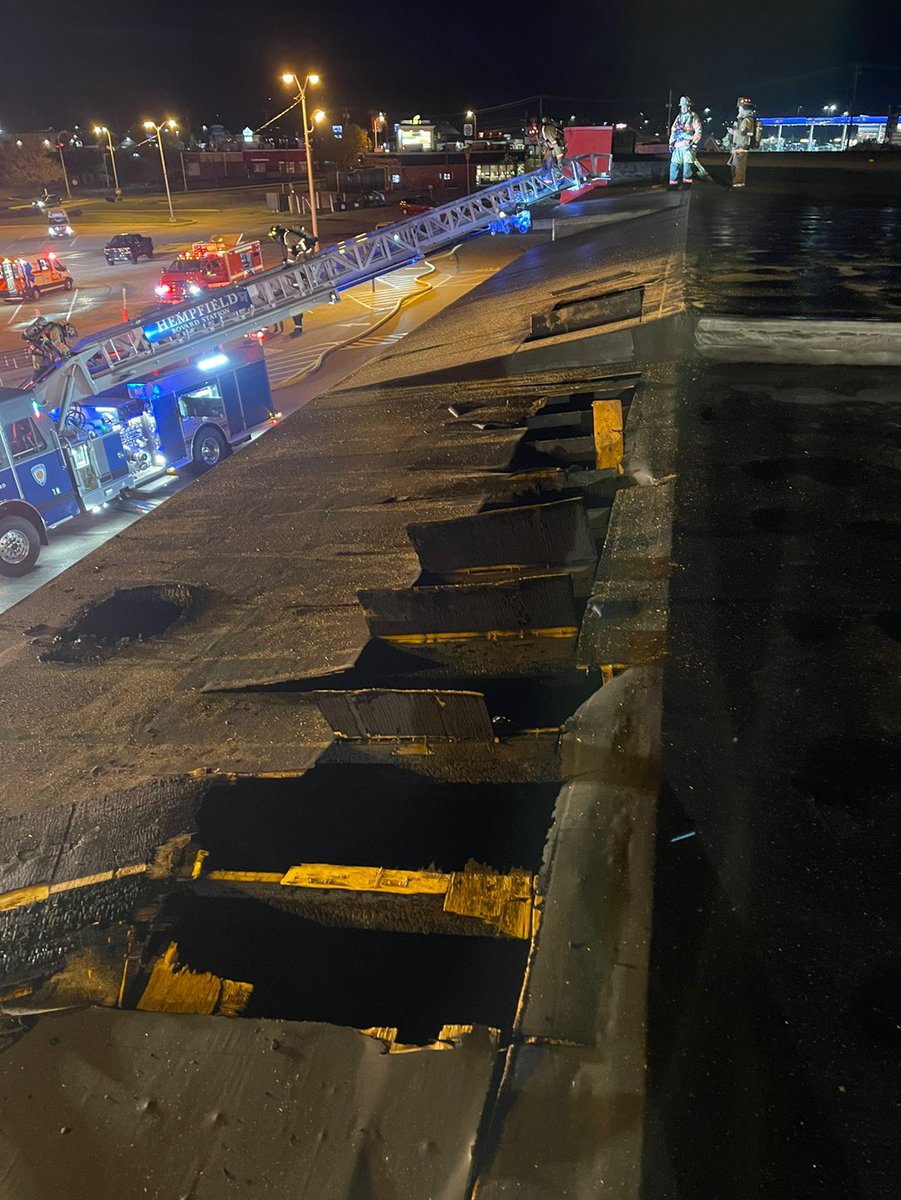 SWGFD24's tweet image. Truck 24 operating on roof of Commercial Fire in Latrobe 30 Plaza, Unity Twp