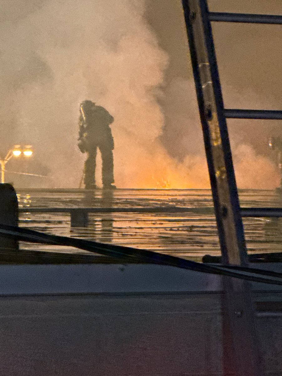 SWGFD24's tweet image. Truck 24 operating on roof of Commercial Fire in Latrobe 30 Plaza, Unity Twp