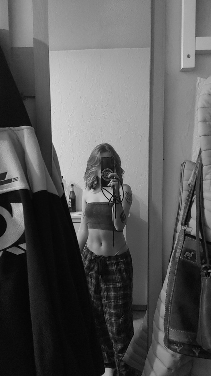 lilly_godess's tweet photo. Guten morgen Findom
Los ab auf die knie und betteln. 

#findom #dom #dub #geldherrin #slaves #money #payme #herrin https://t.co/JE1beTqV3V