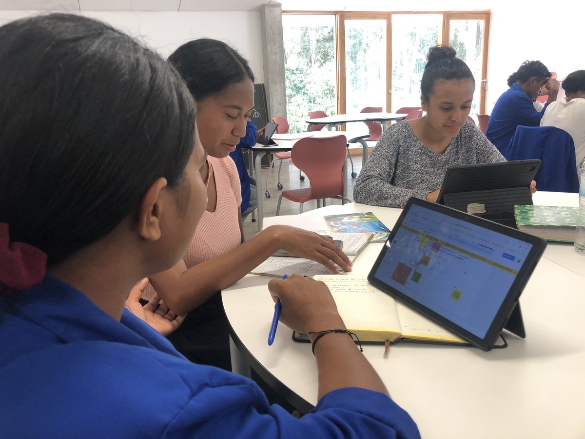 Hoje utilizamos o Jamboard (um quadro interativo) para compartilhar perguntas de alto nível sobre como nos autoavaliar em nosso trabalho como futuros professores de educação infantil.
#IUNE #Gleno #Lauala #EarlyChildhoodEducation