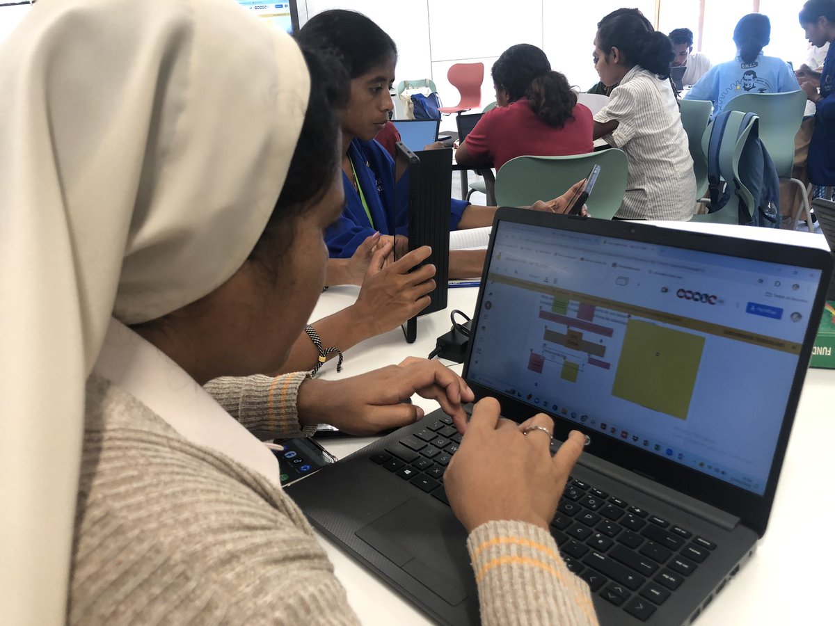 iunelauala's tweet photo. Hoje utilizamos o Jamboard (um quadro interativo) para compartilhar perguntas de alto nível sobre como nos autoavaliar em nosso trabalho como futuros professores de educação infantil.
#IUNE #Gleno #Lauala #EarlyChildhoodEducation https://t.co/xHK6MoGKin