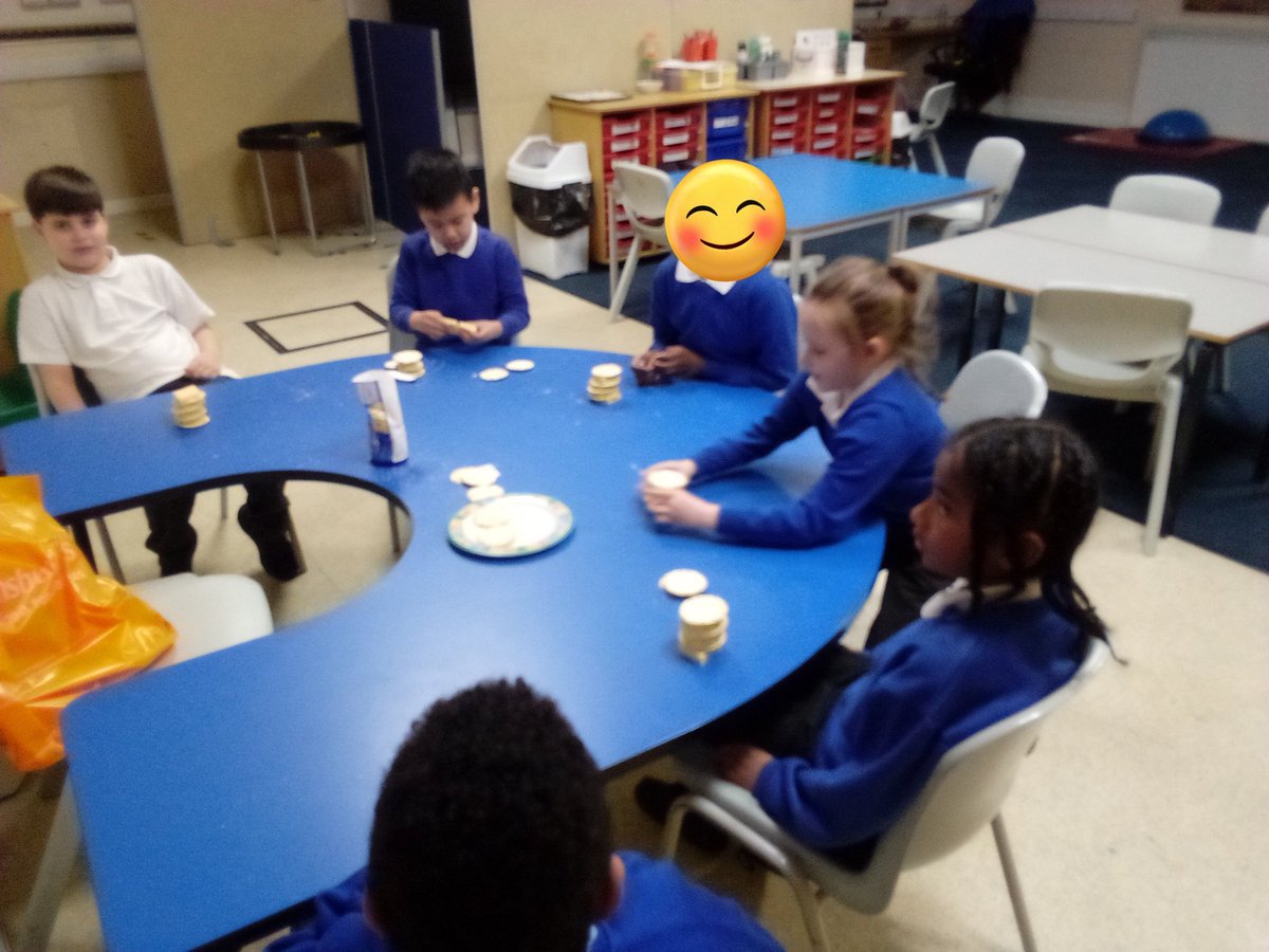 Lilliestop's tweet photo. Lilies enjoyed their sensory food play this afternoon building cheese and cracker towers. It was lots of fun knocking them down! @Topcliffeschool @MrsB_OTchampion https://t.co/avDma6iUg2