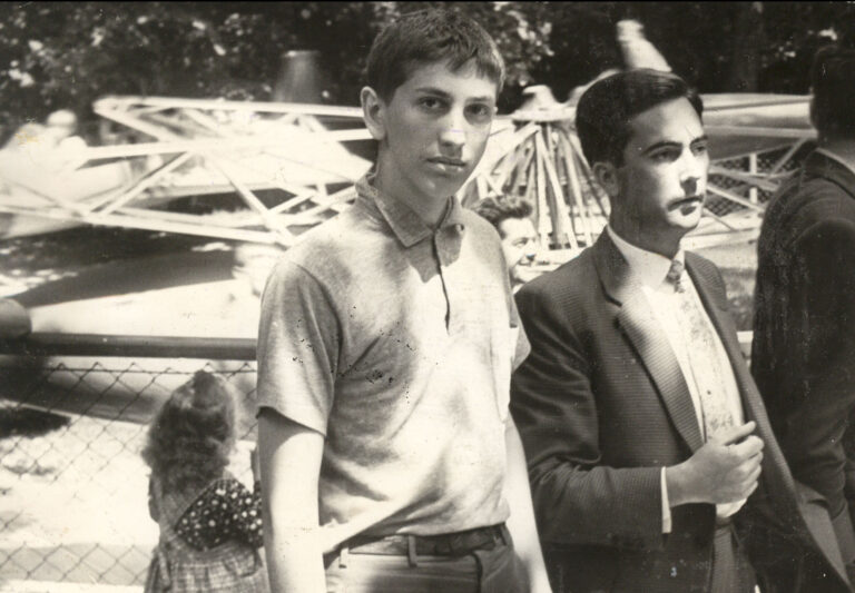 15-year-old Bobby Fischer, pictured in Yugoslavia in 1958 with a journalist from 'Belgrade TV'. (📷via borba-online.rs.) #chess