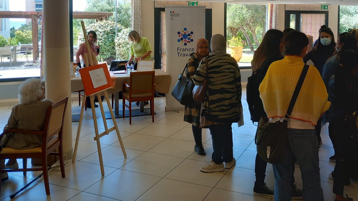 FTravail_PACA's tweet image. Semaine des métiers du #soin :💡Quoi de mieux pour faire tomber les a priori qu’une visite de terrain ?

Les demandeurs d’emploi découvrent la réalité et la diversité des métiers au sein de la maison de retraite La Bastide des oliviers à Vitrolles #santé