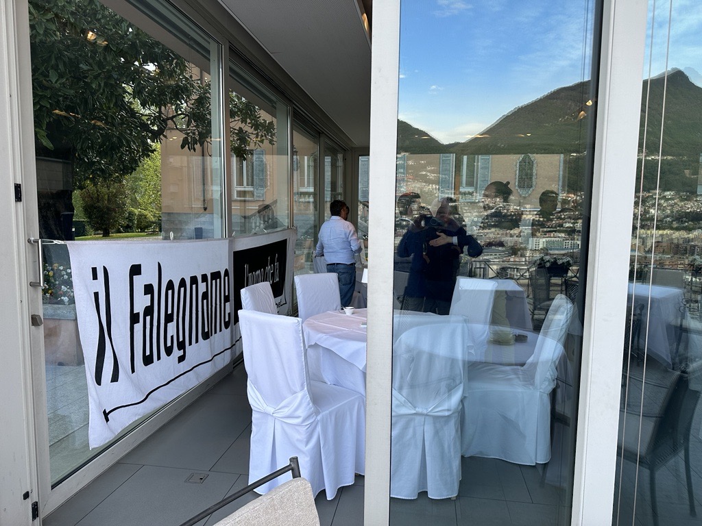 DOSGroup's tweet photo. Venerdì 19 aprile abbiamo avuto il piacere di partecipare come sostenitori all'#assemblea dell'#ASFMS (Associazione svizzera fabbricanti mobili e serramenti) presso l'Albergo Villa Sassa di Lugano.

Ringraziamo gli organizzatori per l'invito e per la piacevole serata! https://t.co/QEA7fOSaH1