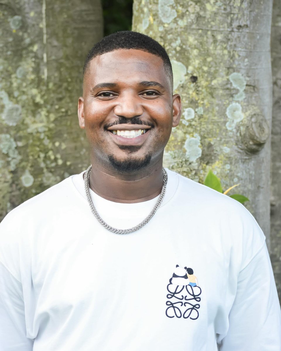 S I H L E T H E P L U G tweet media