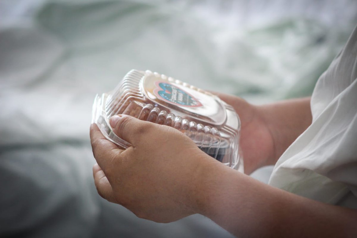 Buenos días, pueblo bonito, les paso a dejar el listado de los que han contribuido para los refrigerios del día de las madres. Llevaremos refrigerio a todas las mamitas que están cuidando a sus niños en el Hospital Bloom, llevaremos libros para colorear a los niños del Hospital