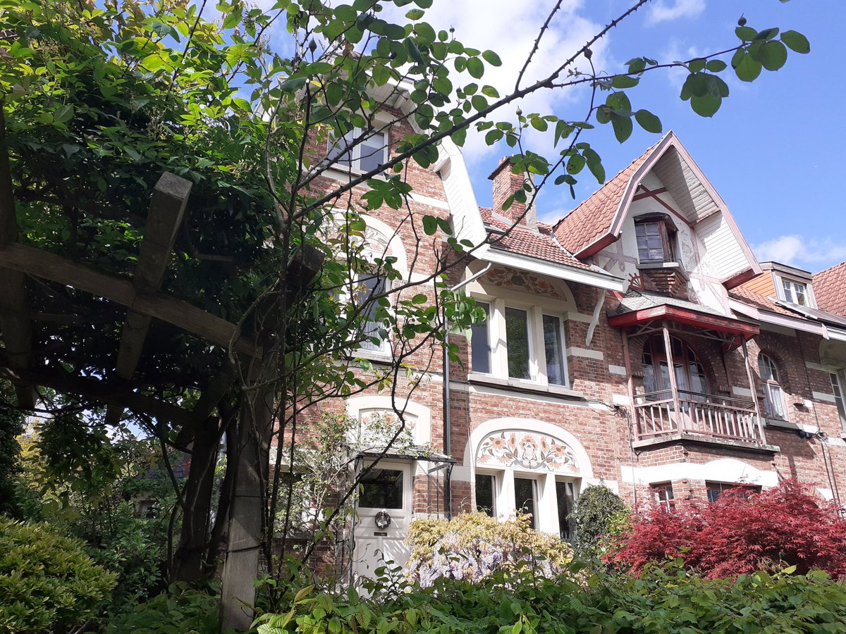 Beautiful #ArtNouveau façades and floral décors in # Brussels!
 🧡 #ArtNouveauArchitecture in #Brussels #flowers &amp; #ArtDéco
