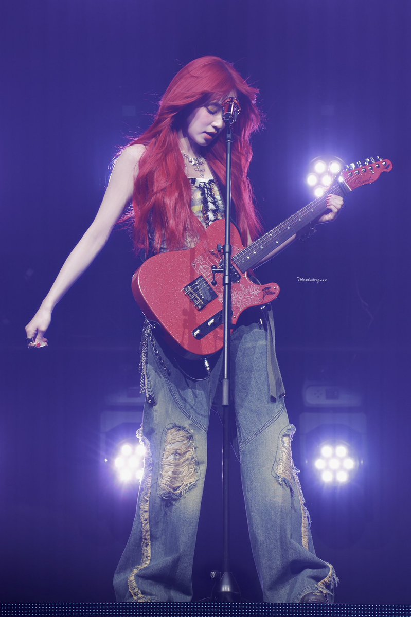 7minRainDrop's tweet photo. 240423 Fan Showcase 🎸

#우기 #YUQI #宋雨琦 #여자아이들 #아이들 #GIDLE https://t.co/ReogfmPuAE