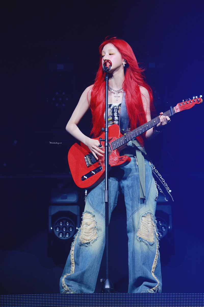 7minRainDrop's tweet photo. 240423 Fan Showcase 🎸

#우기 #YUQI #宋雨琦 #여자아이들 #아이들 #GIDLE https://t.co/ReogfmPuAE