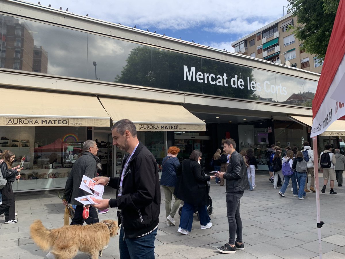 Feliç Diada de Sant Jordi 🌹📚❤️

<a href="/LesCortsEnComu/">Les Corts En Comú</a>  sortim al carrer amb la nostra tradicional parada de Sant Jordi <a href="/bcnencomu/">Barcelona En Comú</a> <a href="/SomComuns/">Comuns</a>