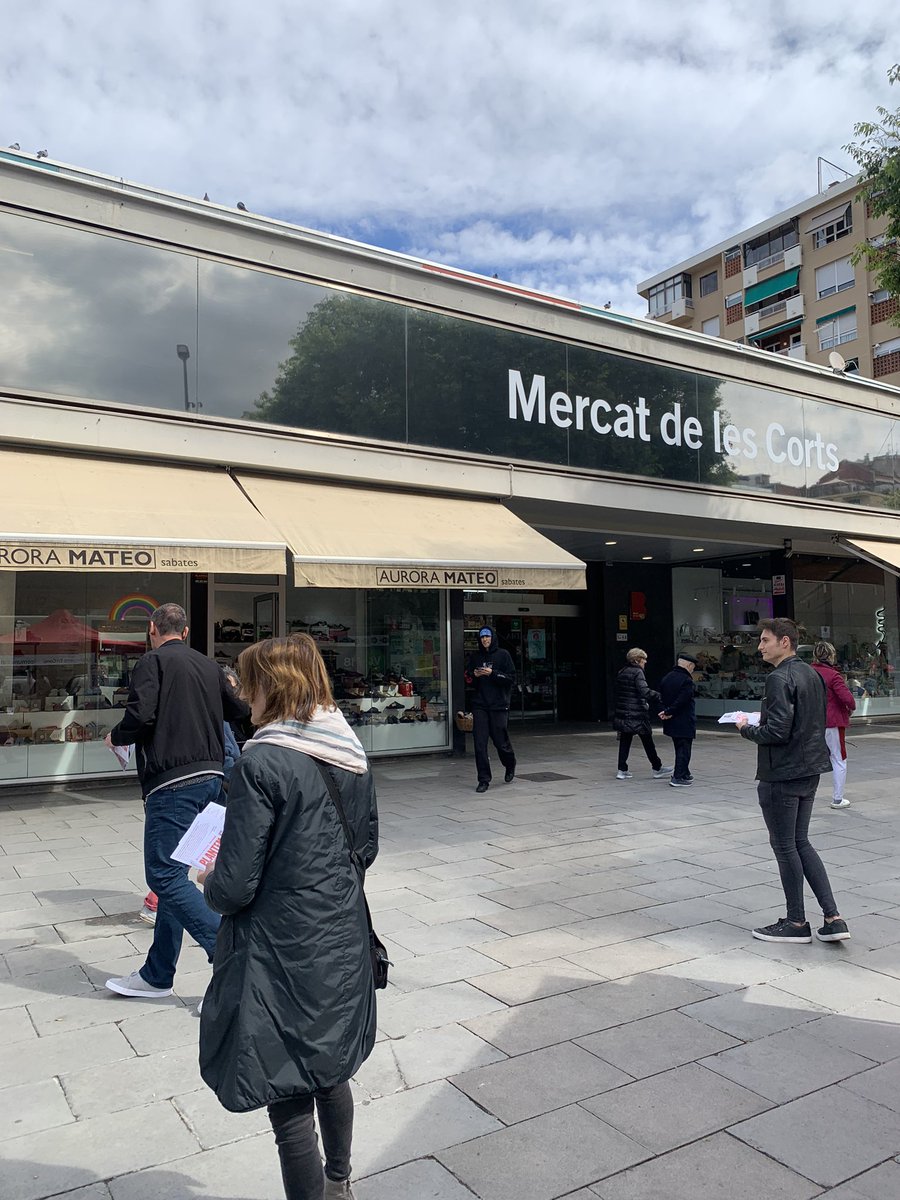 jordigbcn79's tweet photo. Feliç Diada de Sant Jordi 🌹📚❤️

@LesCortsEnComu  sortim al carrer amb la nostra tradicional parada de Sant Jordi @bcnencomu @SomComuns https://t.co/MTnYPVTCb4