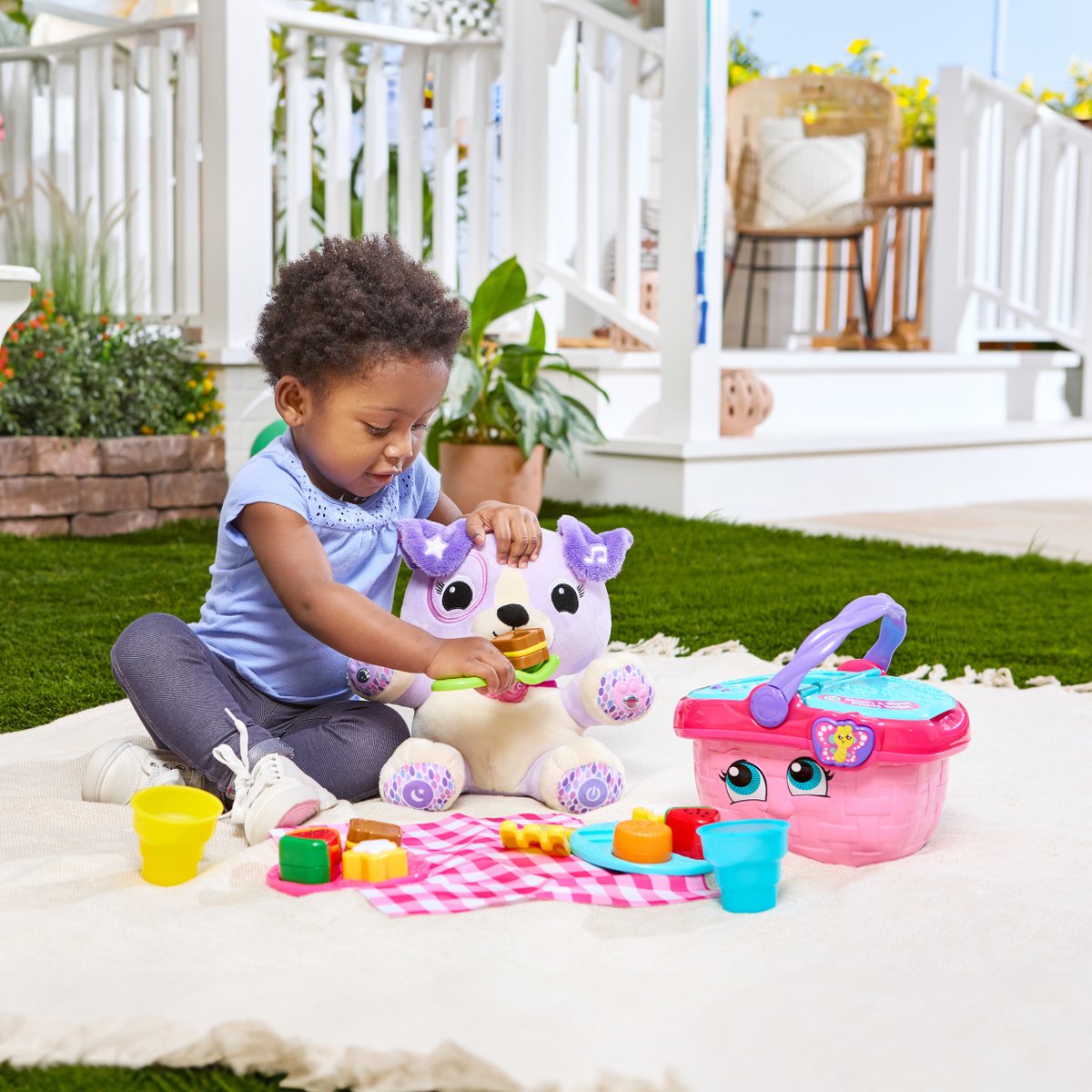 It's National Picnic Day! May the weather be good, may the food be yummy, and may the bugs be absolutely anywhere else. (And if the weather's not great? Picnics indoors still count. No-one can stop you.) 🧺🍉🥪🍰