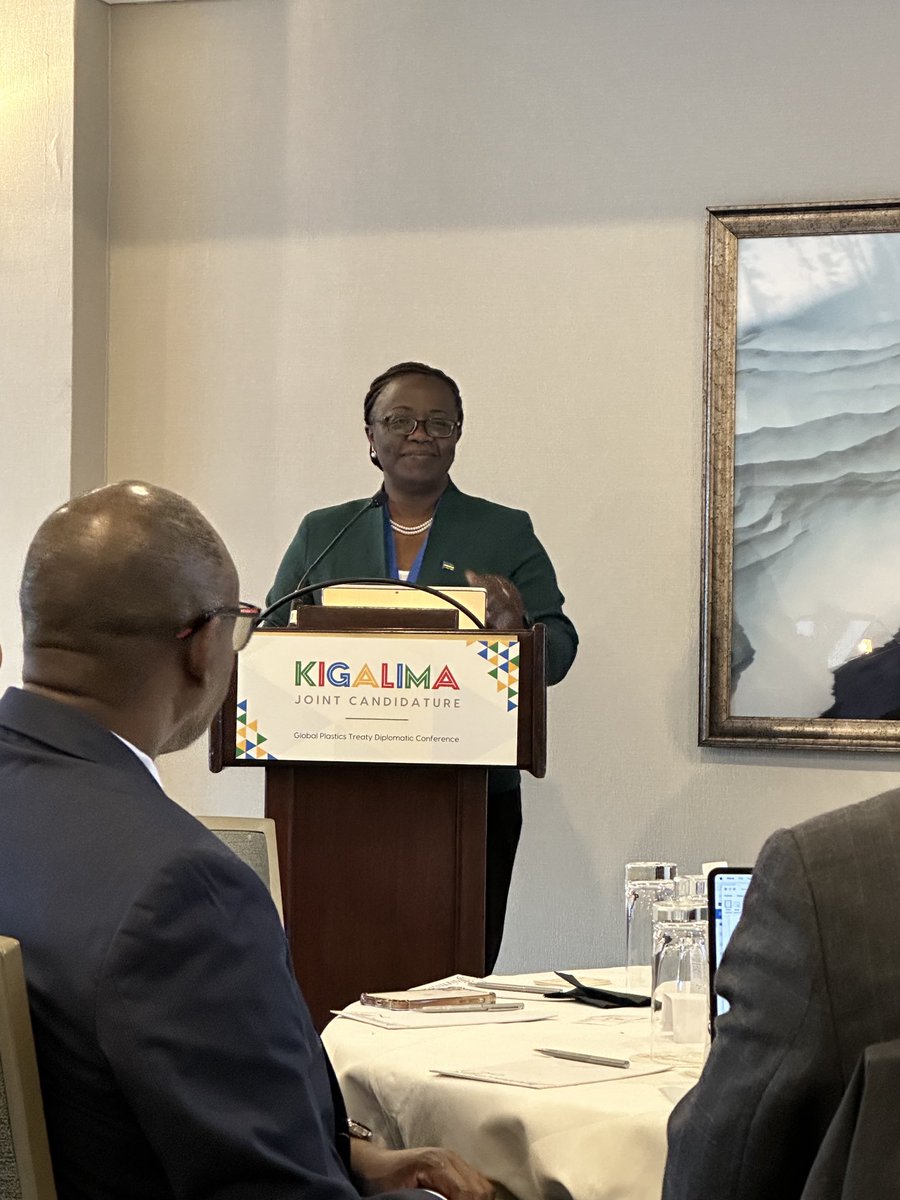 ⁦@MujaJeanne⁩ Minister of Environment of #Rwanda leading the #Kigalima event #INC4. Ambitious global treaty on plastics - KIGALIMA Agreement - is critical. Example of collaboration between #Rwanda and #Peru and among all countries. ⁦@NU_PolicySchool⁩
