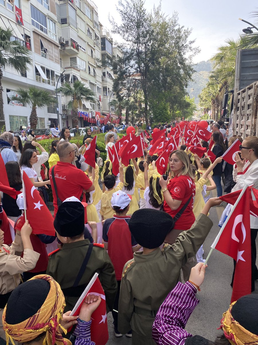 “Küçük hanımlar, küçük beyler!Sizler hepiniz geleceğin bir gülü, yıldızı ve ikbal ışığısınız. Memleketi asıl ışığa boğacak olan sizsiniz. Kendinizin ne kadar önemli, kıymetli olduğunuzu düşünerek ona göre çalışınız.”M. Kemal ATATÜRK #23Nisan