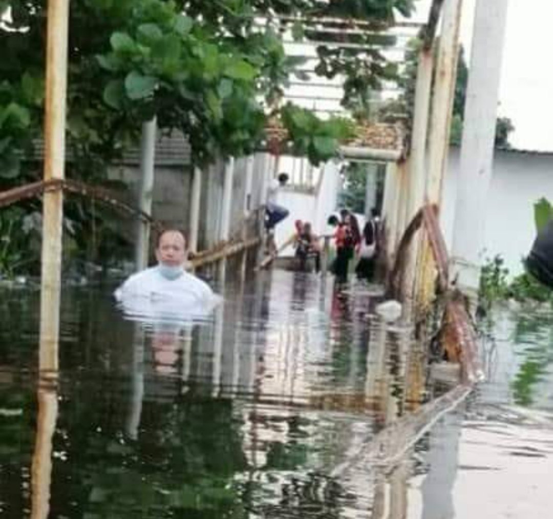 Alcides_Mena's tweet photo. Buen martes a todos.
Conmigo siempre han contado y podrán seguir haciéndolo.
Nadie puede hablar de lo que no sabe, nunca será lo mismo vivir las inundaciones que observarlas desde la comodidad que brinda estar fuera de la ciudad. Hay familias que este tema aún las lastima(hilo)👇🏼 https://t.co/DonUZ7MNUf