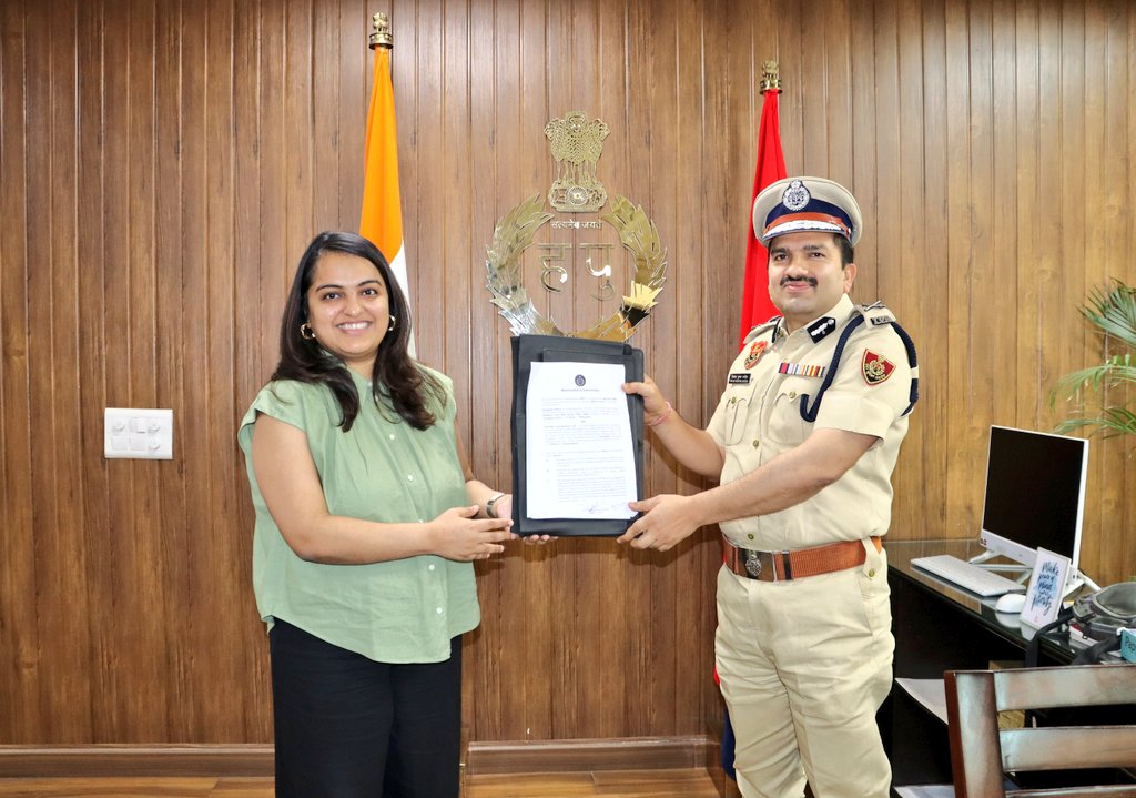 Gurugram Police (@gurgaonpolice) on Twitter photo साईबर अपराधों से निपटने के लिए #गुरुग्राम_पुलिस तथा <a href="/Truecaller/">Truecaller</a> के बीच अनुबंध।
#गुरुग्राम_पुलिस ने डिजिटल संचार में सुरक्षा बनाने, साइबर अपराधों से निपटने और नागरिकों के बीच साईबर सुरक्षा जागरूकता बढ़ाने के लिए वैश्विक कॉलर आईडी और स्पैम ब्लॉकिंग ऐप Truecaller के साथ अनुबंध साईबर अपराधों से निपटने के लिए #गुरुग्राम_पुलिस तथा <a href="/Truecaller/">Truecaller</a> के बीच अनुबंध।
#गुरुग्राम_पुलिस ने डिजिटल संचार में सुरक्षा बनाने, साइबर अपराधों से निपटने और नागरिकों के बीच साईबर सुरक्षा जागरूकता बढ़ाने के लिए वैश्विक कॉलर आईडी और स्पैम ब्लॉकिंग ऐप Truecaller के साथ अनुबंध