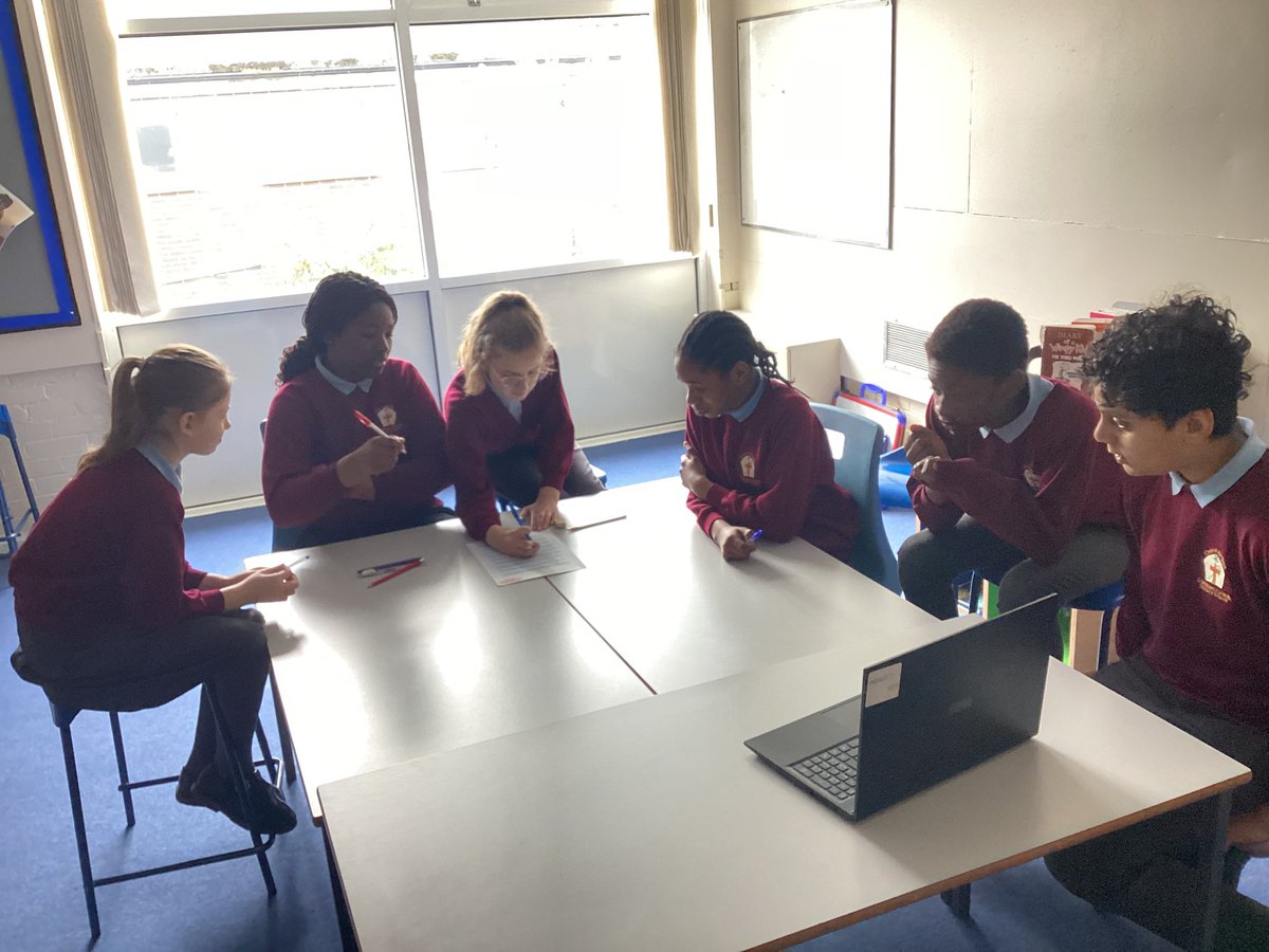 SWCPSBradford's tweet photo. Collaborative teamwork as part of the #socialday quiz @bcw_cat https://t.co/EakAk9uQyW