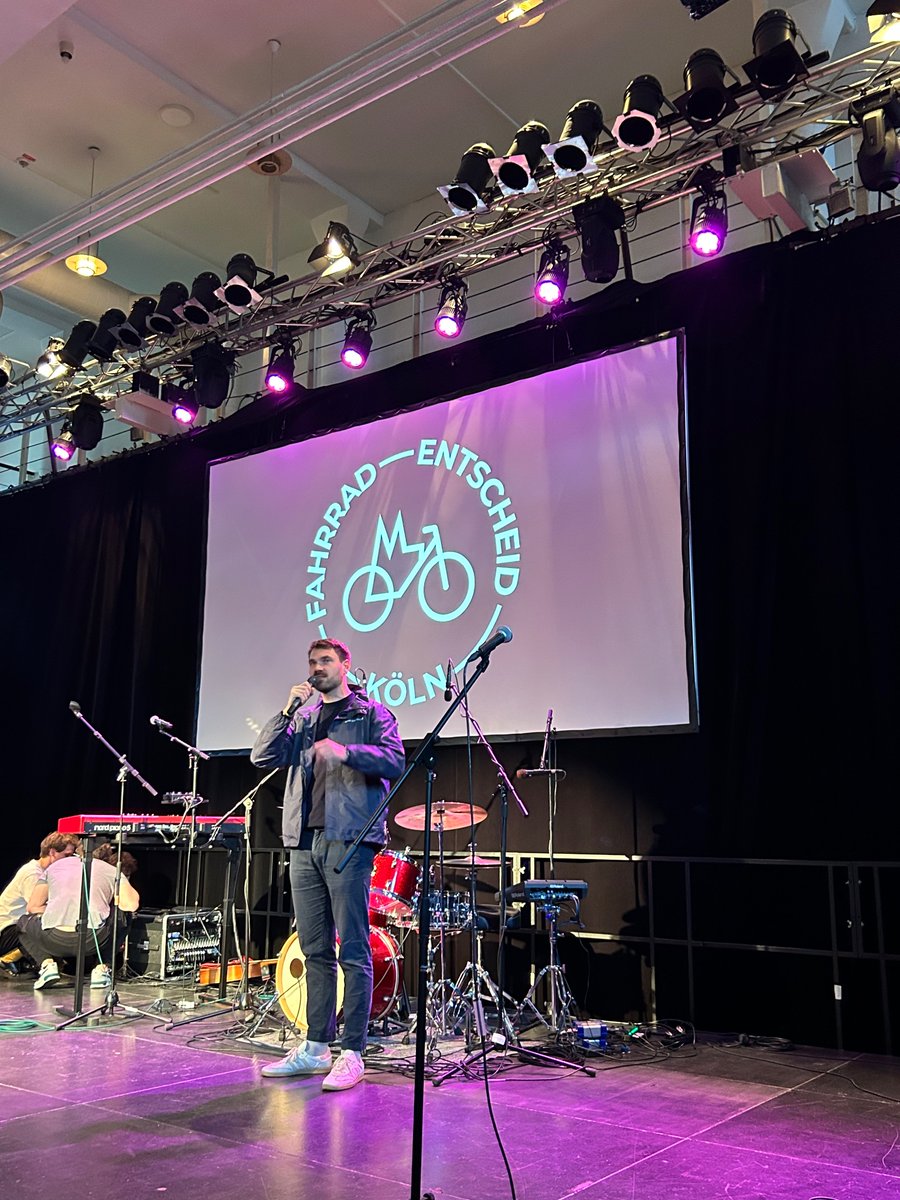 mehr_demokratie's tweet photo. 🚴♀🌟 Am Wochenende hat das Auftaktevent des Fahrrad-Entscheid Köln! Damit gibt es deutschlandweit inzwischen über 50 #Radentscheide und davon 13 Verfahren in NRW! „Radentscheide in NRW sind eine Erfolgsgeschichte“, so Landesgeschäftsführer Achim Wölfel auf der Veranstaltung. https://t.co/1sEMF2pp5O