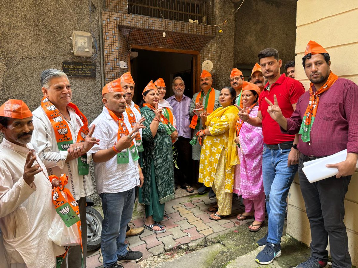 Door to Door campaigning at ward no 10 Hanuman Gali for the upcoming parliamentary election in favour of Sh Jugal Kishore Sharma ji #PehlaVoteModiKo #JammuEast #AbkiBar400Par #voteforjugalkishore