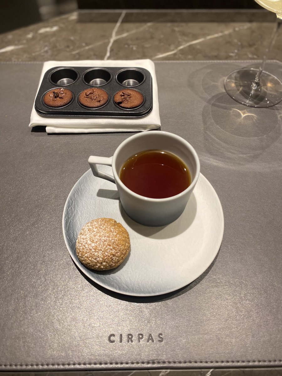 Switch_gooonone's tweet photo. 知り合いに有能料理人がおりまして ずっと予約待ちしていた #CIRPAS にお邪魔させて頂きました!
食べた事無い食材ばかりでびっくり&感動の連続😯
自分だけでは出来ない貴重な体験できた!
お気に入りはカレーライス!!可愛かった🥰
幸せご馳走様でした!! https://t.co/xY90RyHb6N