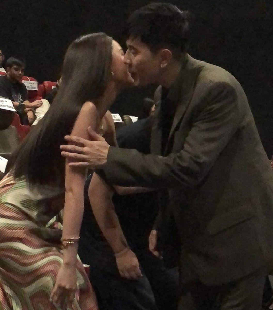 IloveKimPau's tweet photo. Hi love thank you for coming hahahaha 😜❤️❤️❤️

PAULO onELEVATORmovie

#ElevatorPremiereNight 
#KimPau #PauloAvelino #KimChiu

#LinlangKarma https://t.co/OKJNpGalnM