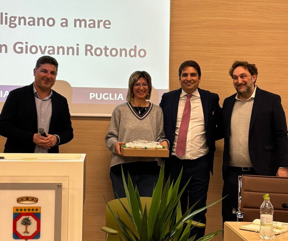 DataAppeal's tweet photo. Qualche foto di questa mattina durante la premiazione di #DataAppeal ai comuni della @RegionePuglia più popolari e apprezzati dai turisti.
#datadrivendestination
#puglia
#dati #turismo
@WeAreInPuglia https://t.co/ug0VbRQ7dt