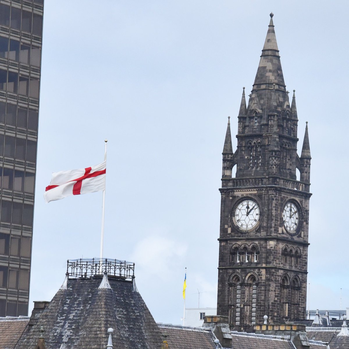 The Cross of St George proudly flies above Middlesbrough Town Hall today as England celebrates St George's Day 🏴󠁧󠁢󠁥󠁮󠁧󠁿