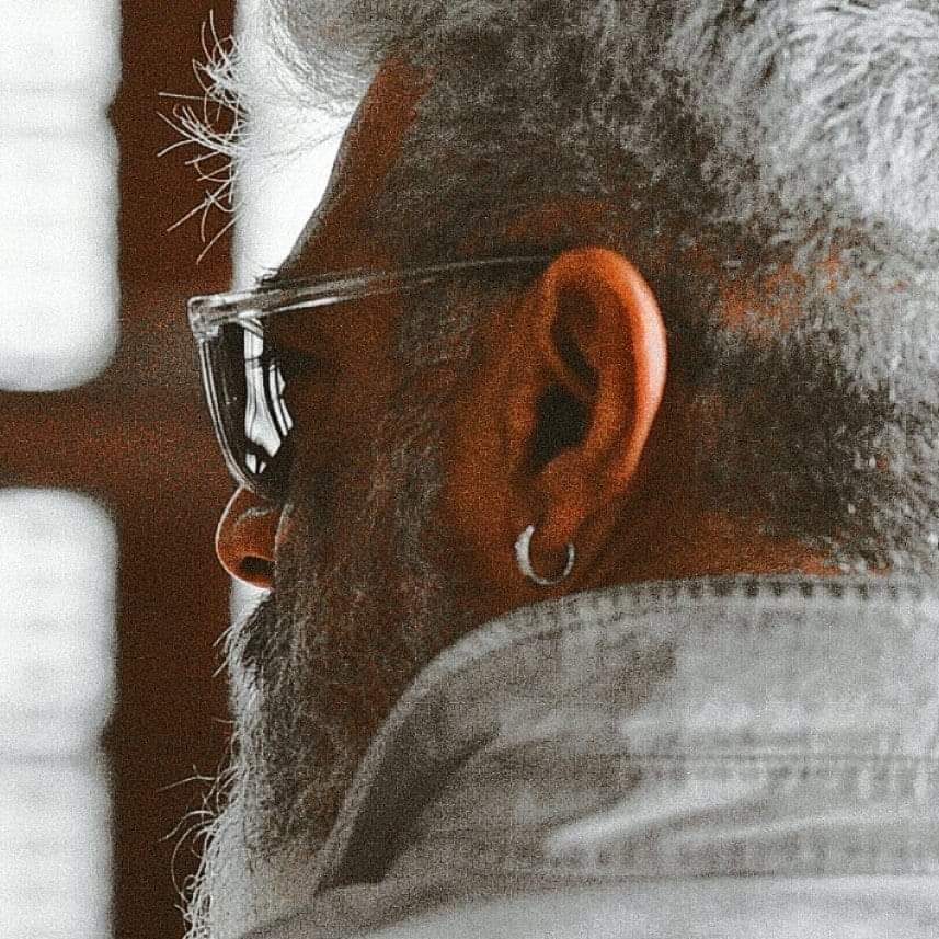 ThalaAjith_Page's tweet photo. Look between R and Y on your keypad. https://t.co/n7t87n1CkU