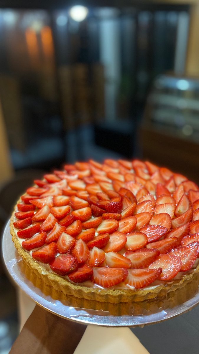 Slice happiness with our berry-licious Strawberry Pie for 10 ! 🍓🥧 with locally grown, not too sweet strawberries from @EzaNezaRwanda