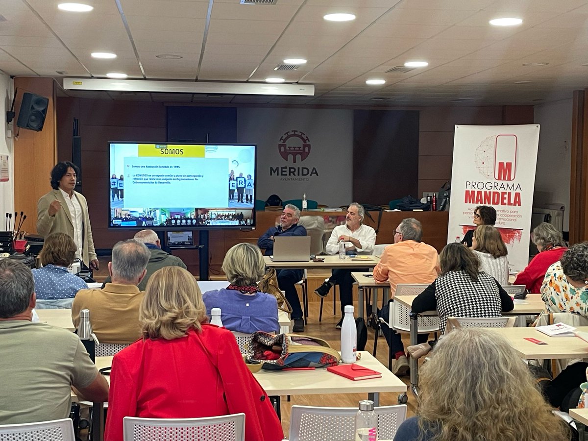 ProgramaMandela's tweet photo. ¡Un placer recibiros en #ProgramaMandela y escuchar de primera mano vuestros testimonios sobre 𝙋𝙖𝙧𝙩𝙞𝙘𝙞𝙥𝙖𝙘𝙞ó𝙣 𝙨𝙤𝙘𝙞𝙖𝙡 𝙮 𝙫𝙤𝙡𝙪𝙣𝙩𝙖𝙧𝙞𝙖𝙙𝙤! 🌏🗨️
@AcppExtremadura
@RotaryD2201
@CONGDEX
@aupex_coopera
Asociación de #Cooperantes Senior de #Extremadura https://t.co/G2z0EQV6rE