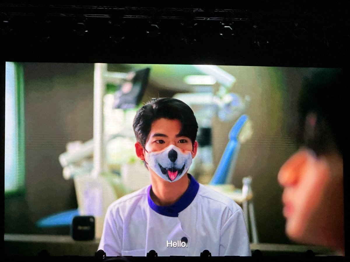 aboutmarkpakin's tweet photo. ทันตแพทย์ท่านหนึ่งงงงง 🦷🪥

#mmarkpkk #kkramm
#GMMTV2024PART2 https://t.co/Hm490CScaf