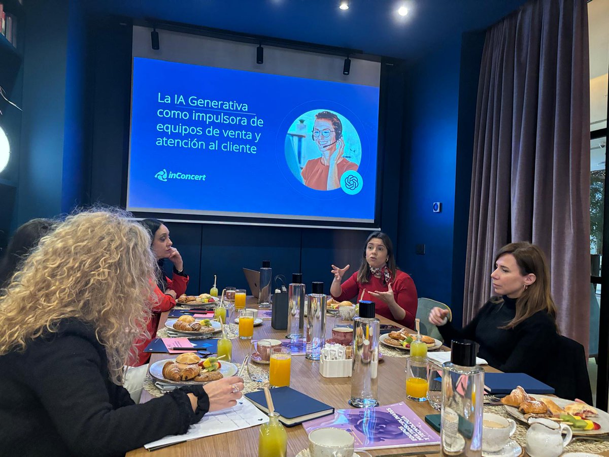 🤖✅ Nuestro #LearningExperience ha girado en torno al papel de la IA a la hora de impulsar los equipos de ventas y la atención al cliente.

💡 Tras una demo de las posibilidades de mejora con la IA Generativa, de la mano de @inConcertCC, disfrutamos de una mesa redonda en la que