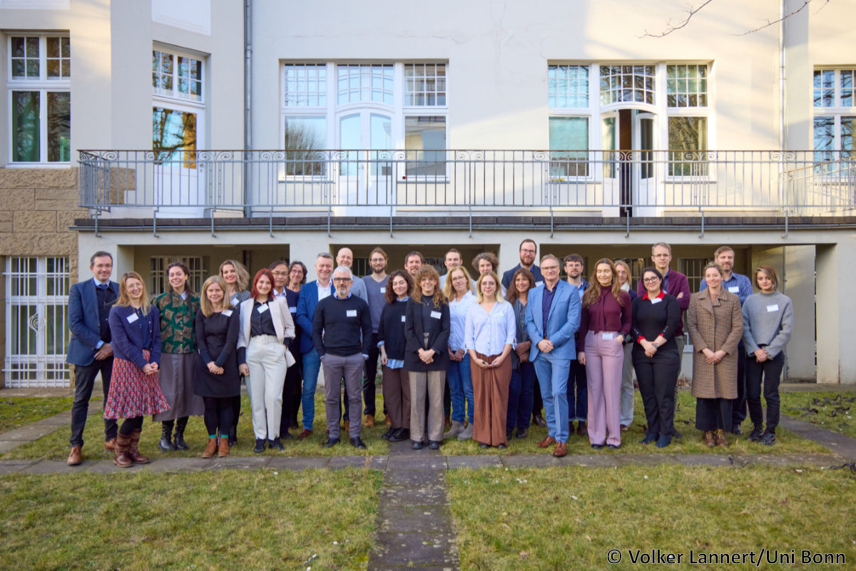 Klima- und Umweltethik im Fokus: Universität Bonn @DLanzerath koordiniert mit “RE4GREEN” einzigartiges internationales #Ethikprojekt der #EU. Mehr dazu: uni-bonn.de/de/neues/086-2…