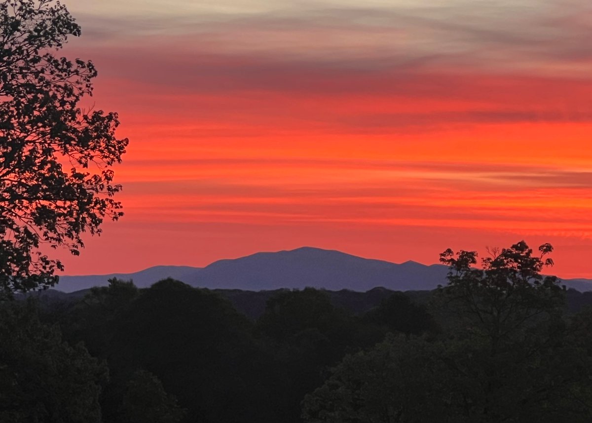 Awesome sunrise looking toward Holston Mountain from Jonesborough, TN. From Sandy Bush via Chime In. @natwxdesk
