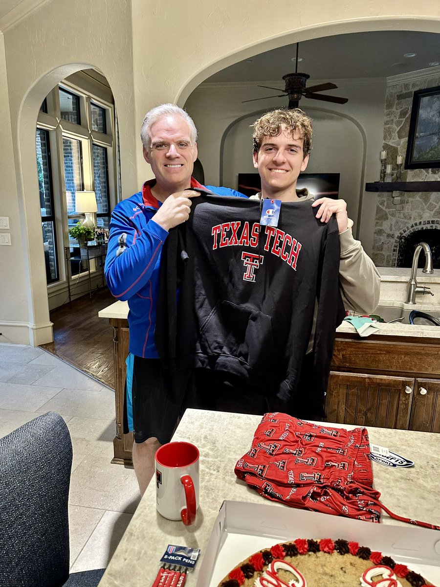 ♥️🖤Congratulations CHRISTOPHER ‼️

Headed to Texas Tech University🖤♥️

#proud #gunsup #texastechuniversity #redraider #boymom #love #collegebound