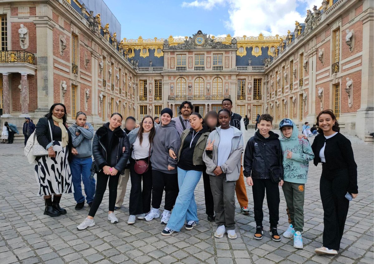 Association Proxité (@assoproxite) on Twitter photo 📍 Ca se passe en Ile-de-France !
Jeudi dernier, journée royale pour nos jeunes ! Visite guidée du château de Versailles et des appartements privés des Rois, et pique-nique dans les jardins sous un beau soleil. Un chouette moment de partage ! 📍 Ca se passe en Ile-de-France !
Jeudi dernier, journée royale pour nos jeunes ! Visite guidée du château de Versailles et des appartements privés des Rois, et pique-nique dans les jardins sous un beau soleil. Un chouette moment de partage !