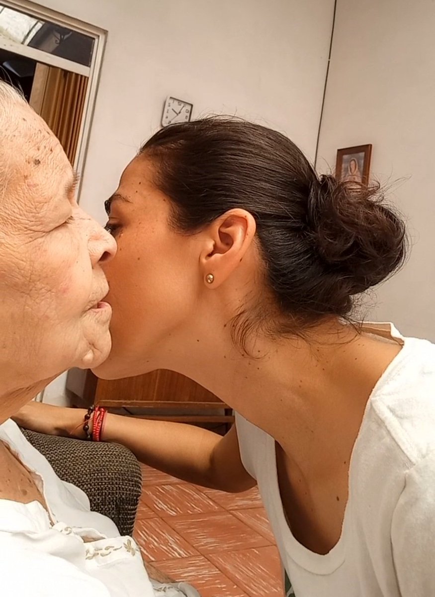 Mi abuelita ya llego a una etapa difícil de su enfermedad Alzheimer pido a Dios por ella y por Mi Mamá que la cuida. 🙏🏻❤️🥺