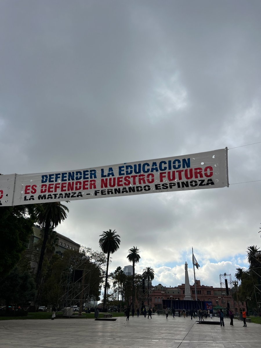 coteolivera's tweet photo. ESPINOZA SINVERGÜENZA, LADRÓN. No tenés respeto por nada. 

No te alcanza con vaciar la matanza sino que además tenés que contaminar una marcha por la educación. https://t.co/ku9uK0Hid5