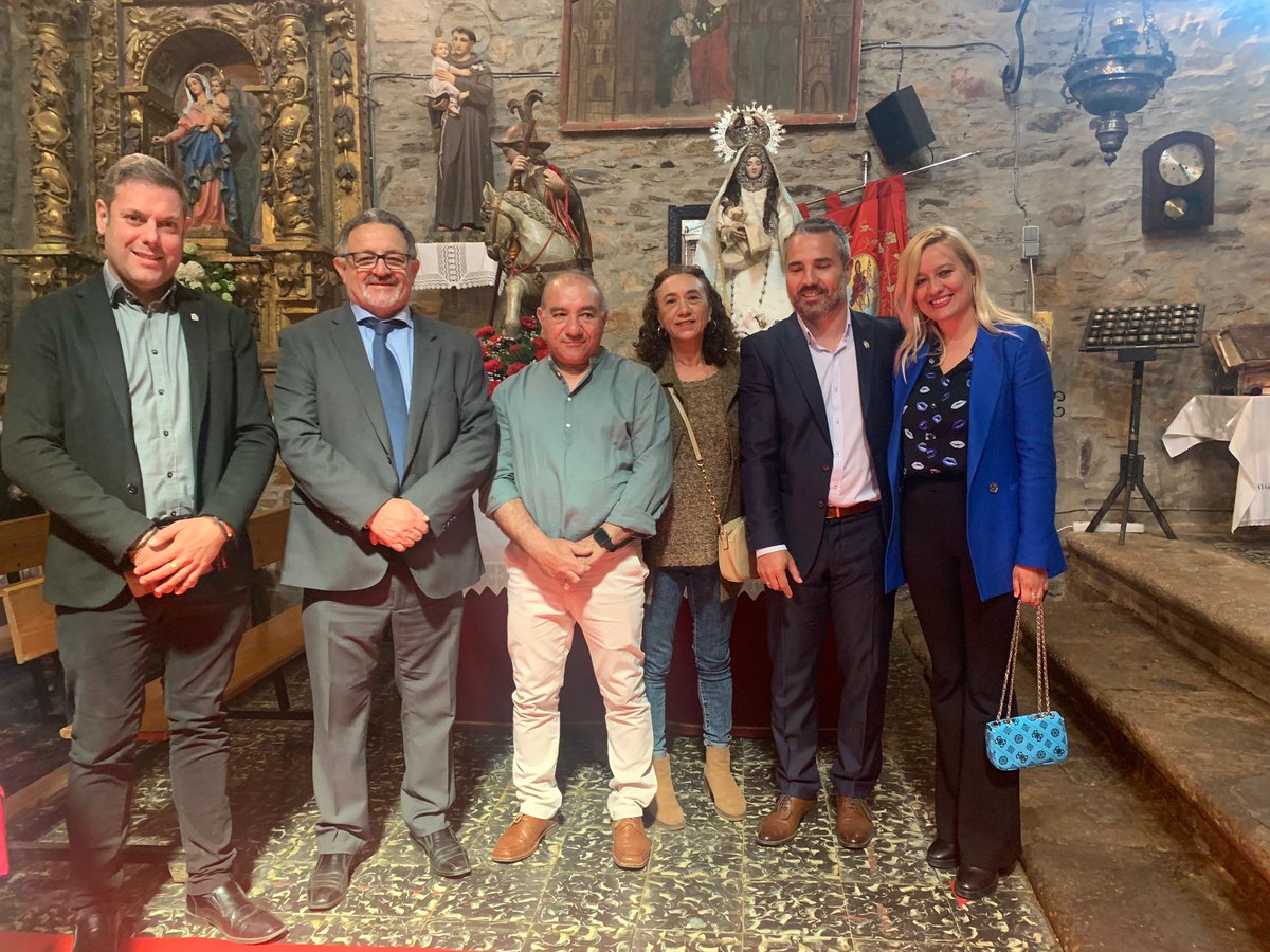 AytoPonferrada's tweet photo. El alcalde pedáneo de #Rimor, Ángel Reguera, recibió en el día grande de las #fiestas de San Jorge, a los representantes de la corporación municipal encabezados por el teniente alcalde, Iván Alonso, junto a los concejales @RivasAlexandraa David Pacios y Carlos Fernández. https://t.co/um2U5Ss8mR