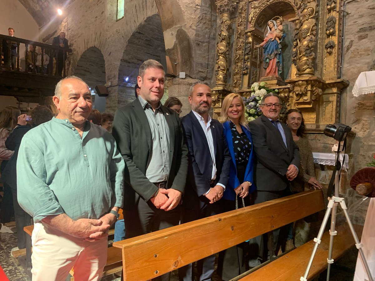 AytoPonferrada's tweet photo. El alcalde pedáneo de #Rimor, Ángel Reguera, recibió en el día grande de las #fiestas de San Jorge, a los representantes de la corporación municipal encabezados por el teniente alcalde, Iván Alonso, junto a los concejales @RivasAlexandraa David Pacios y Carlos Fernández. https://t.co/um2U5Ss8mR