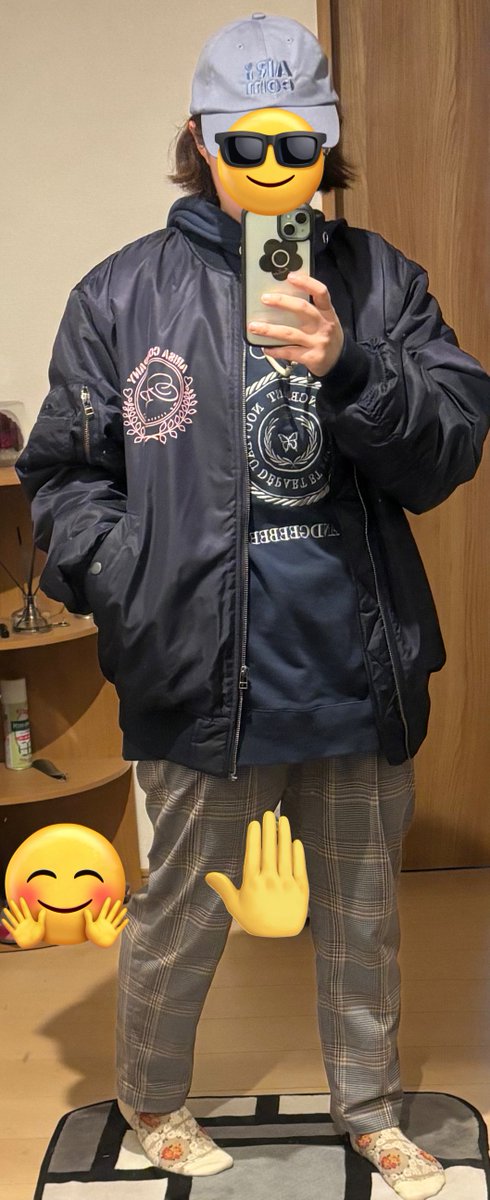 ANRIMINEwota's tweet photo. 今日は #アリカンコーデ  でお出かけしてたよ‼️ 
中に #ANGB のパーカー着てみた〜
着丈長めのパーカーとMサイズMA-1合わせるといい感じなことが判明したよ〜。
中に着るのにもっと明るめの色のパーカー欲しくなった✨
#アリカンレビュー
#LIVERTINEAGE
#峯吉愛梨沙
#ありん娘メール https://t.co/s7t5KhJ2wC