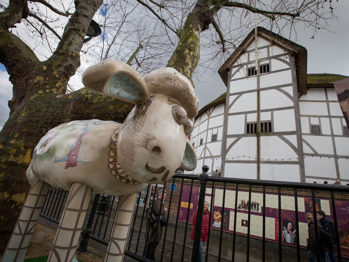 Today, we celebrate #Shakespearesbirthday by revisiting 'To Sheep Perchance to Dream', displayed at The Globe Theatre during the Shaun in the City trail.🥳 

Shaun's body was transformed into a stage, and his fleece depicted scenes and quotes from Shakespeare's plays.😍