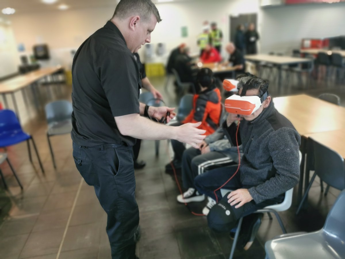 On Sunday our Community Action Team and Helensburgh OPs crew attended a Road Smart Open Day at Hermitage Academy. We used the opportunity to give Virtual Reality demonstrations and showcase the equipment we use when attending road traffic accidents @PoliceScotland @IAMRoadSmart