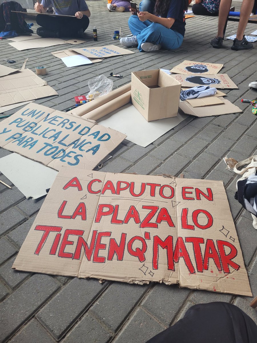 Después ven un camión hidrante y lloran represión.