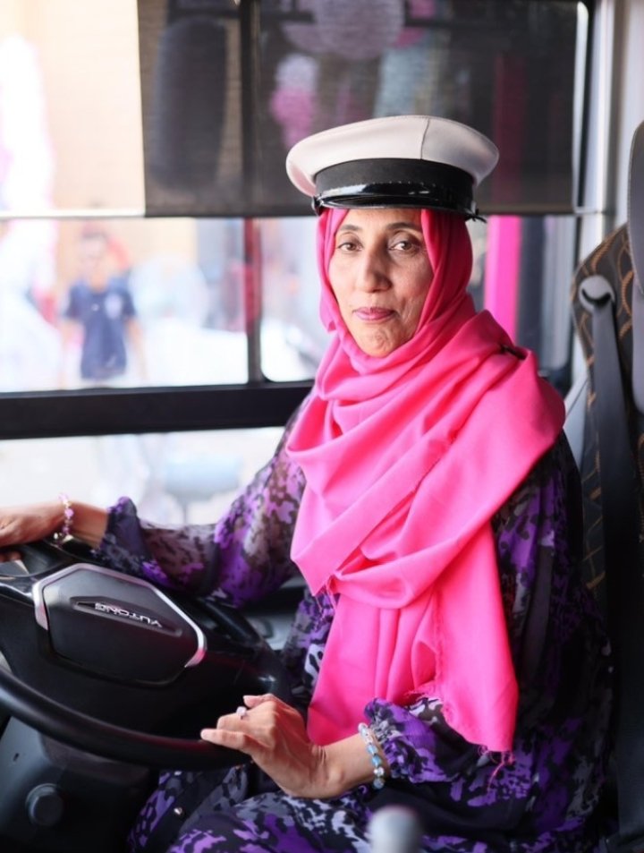 Kudos to the Sindh Govt for introducing female drivers for the Pink Bus service! Empowering women & making public transport safer & more inclusive. Keep breaking barriers! #SindhGovt #PinkBus #WomenEmpowerment